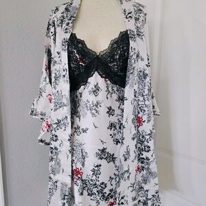 VICTORIA’S SECRET Print Satin Lace Slip Gown L Chemise Robe SET lingerie M/L